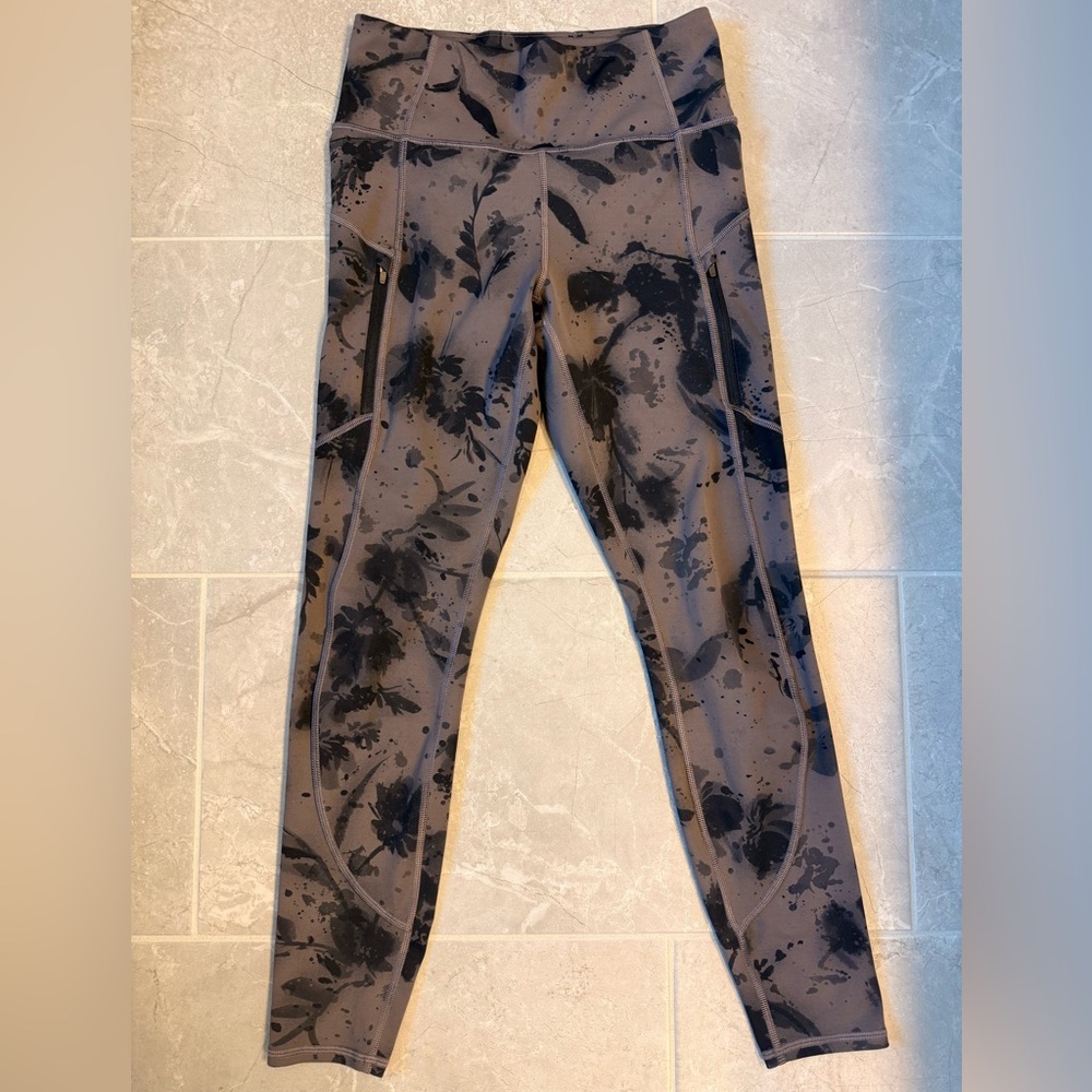 Athleta Rainier Reflective Tights in Black and Gray